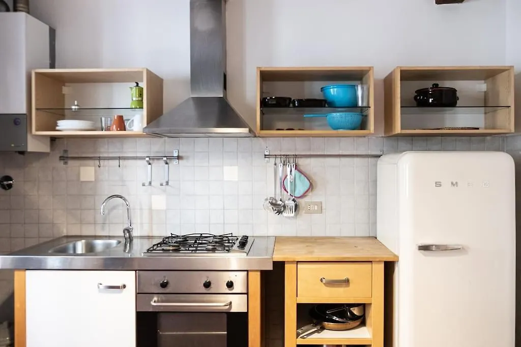 Classic Florentine Flat Near Piazza Santa Croce-1